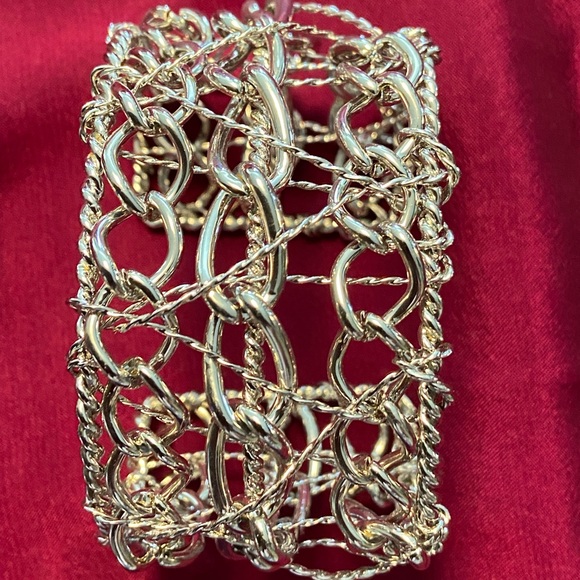 💥💥❤️3 cuff bracelets for only $25💥❤️💥.  2 in gold tone, 1 in silver tone! - Picture 4 of 10